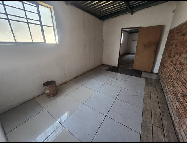 1,600M² WAREHOUSE TO LET IN ANDERBOLT